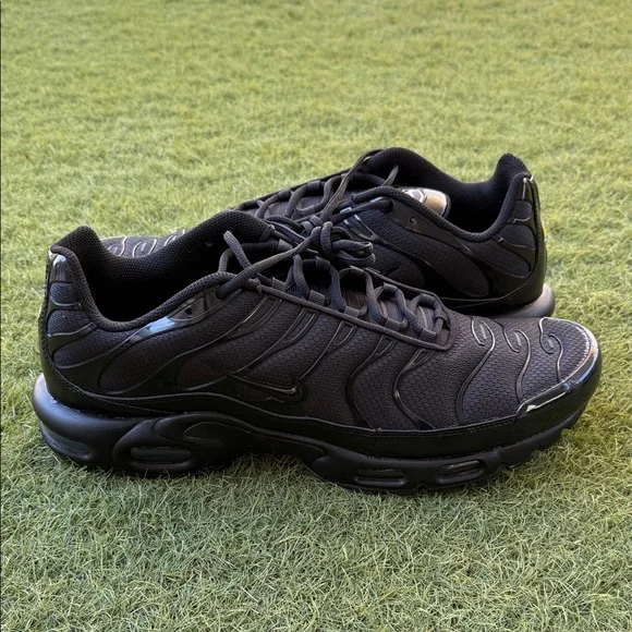 Nike Air Max Plus - Picture 1 of 5